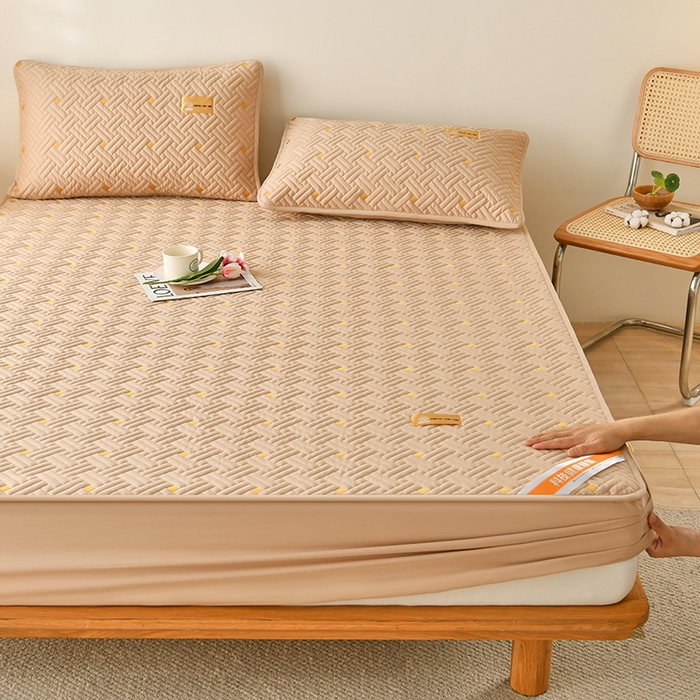 91家纺网 家纺一手货源 找家纺 鑫钰 2025新款防水隔尿全棉纯棉大豆夹棉刺绣床笠直播热款 鑫绣阁-卡其（ 加强透气款 ）