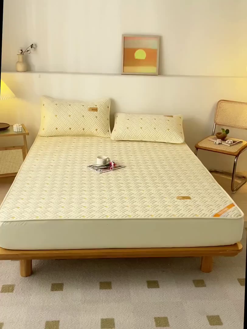 91家纺网 家纺一手货源 找家纺 鑫钰 2025新款防水隔尿全棉纯棉大豆夹棉刺绣床笠直播热款 鑫绣阁-米黄（ 加强透气款 ）