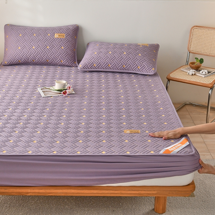 91家纺网 家纺一手货源 找家纺 鑫钰 2025新款防水隔尿全棉纯棉大豆夹棉刺绣床笠直播热款 鑫绣阁-星云紫（ 加强透气款 ）