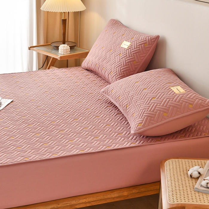 91家纺网 家纺一手货源 找家纺 鑫钰 2025新款防水隔尿全棉纯棉大豆夹棉刺绣床笠直播热款 鑫绣阁-美豆沙（防水款）