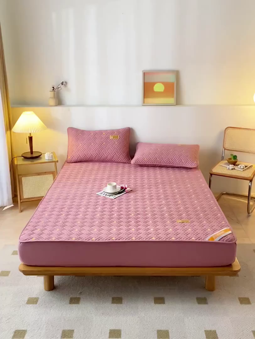 91家纺网 家纺一手货源 找家纺 鑫钰 2025新款防水隔尿全棉纯棉大豆夹棉刺绣床笠直播热款 鑫绣阁-美豆沙（防水款）