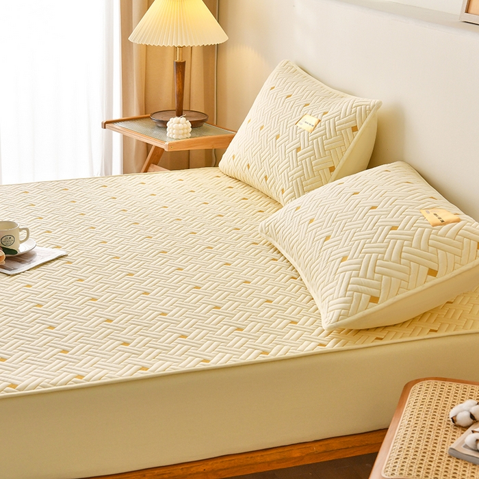 91家纺网 家纺一手货源 找家纺 鑫钰 2025新款防水隔尿全棉纯棉大豆夹棉刺绣床笠直播热款 鑫绣阁-米黄（防水款）