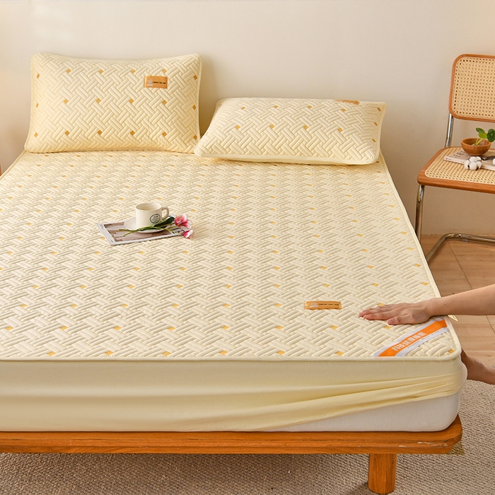 91家纺网 家纺一手货源 找家纺 鑫钰 2025新款防水隔尿全棉纯棉大豆夹棉刺绣床笠直播热款 鑫绣阁-米黄（防水款）