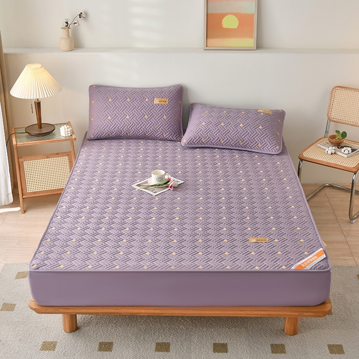 91家纺网 家纺一手货源 找家纺 鑫钰 2025新款防水隔尿全棉纯棉大豆夹棉刺绣床笠直播热款 鑫绣阁-星云紫（防水款）