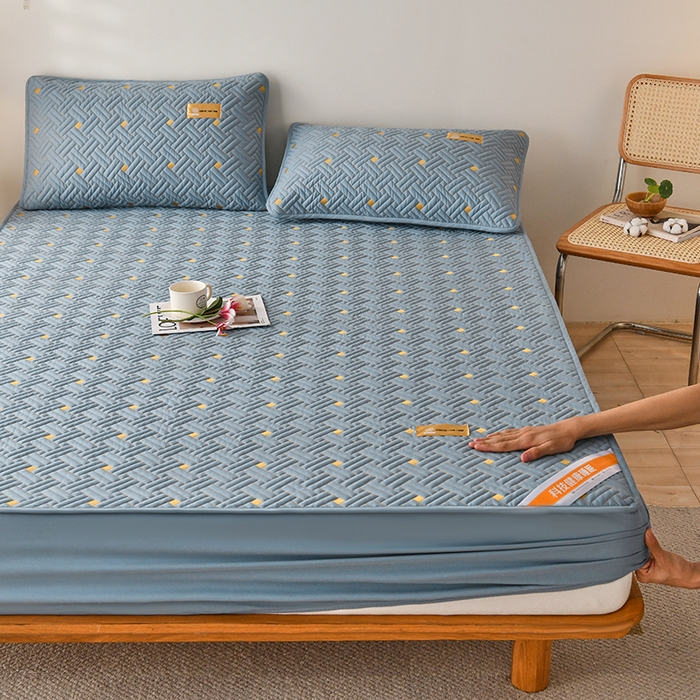 91家纺网 家纺一手货源 找家纺 鑫钰 2025新款防水隔尿全棉纯棉大豆夹棉刺绣床笠直播热款 鑫绣阁-银河蓝（防水款）