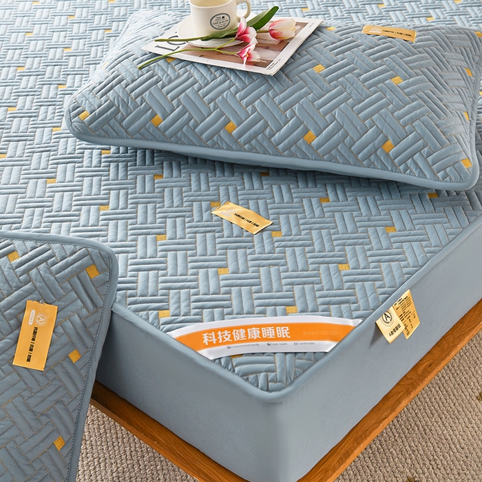 91家纺网 家纺一手货源 找家纺 鑫钰 2025新款防水隔尿全棉纯棉大豆夹棉刺绣床笠直播热款 鑫绣阁-银河蓝（防水款）