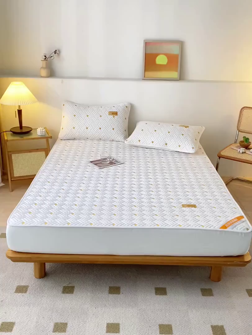 91家纺网 家纺一手货源 找家纺 鑫钰 2025新款防水隔尿全棉纯棉大豆夹棉刺绣床笠直播热款 鑫绣阁-优雅白（防水款）