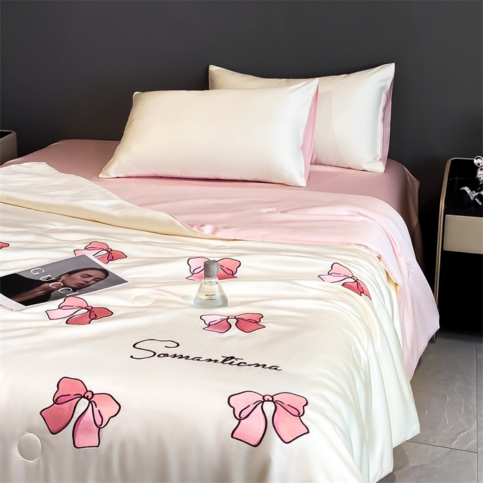 91家纺网 家纺一手货源 找家纺 小久久（小九九） 2025新款水洗真丝夏被四件套-满绣系列