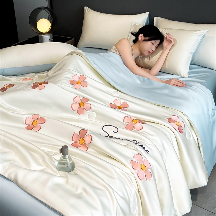 91家纺网 家纺一手货源 找家纺 小久久（小九九） 2025新款水洗真丝夏被四件套-满绣系列