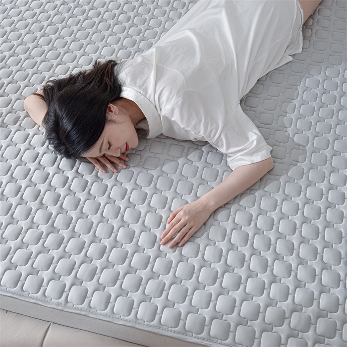 91家纺网 家纺一手货源 找家纺 布卢姆床垫 2025年新款A类12mm加厚乳胶凉席 高级灰