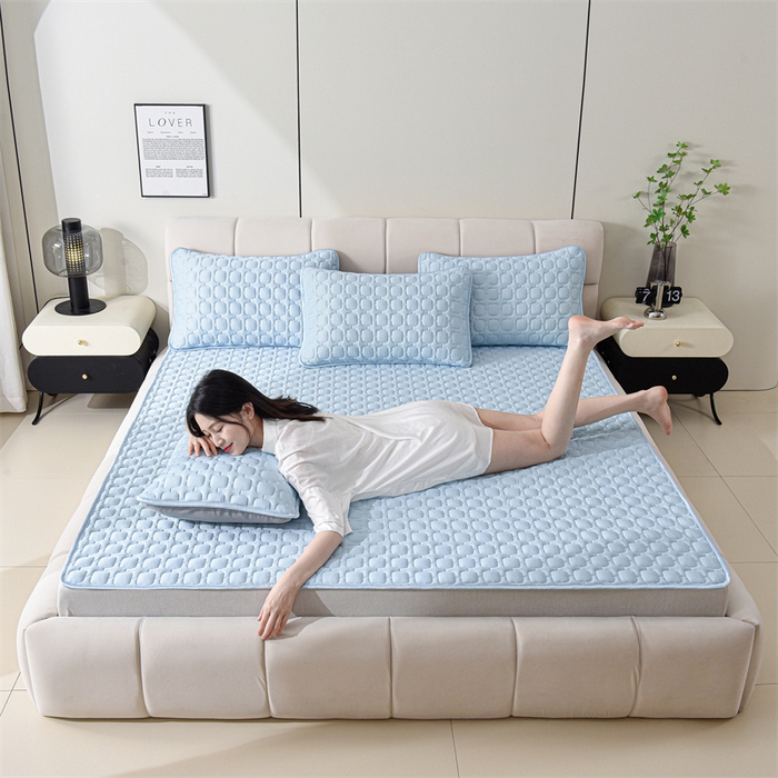 91家纺网 家纺一手货源 找家纺 布卢姆床垫 2025年新款A类12mm加厚乳胶凉席 天空蓝