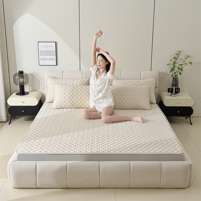 91家纺网 家纺一手货源 找家纺 布卢姆床垫 2025年新款A类12mm加厚乳胶凉席 象牙白