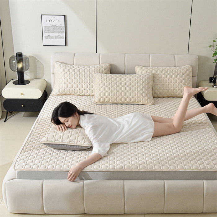 91家纺网 家纺一手货源 找家纺 布卢姆床垫 2025年新款A类12mm加厚乳胶凉席 象牙白