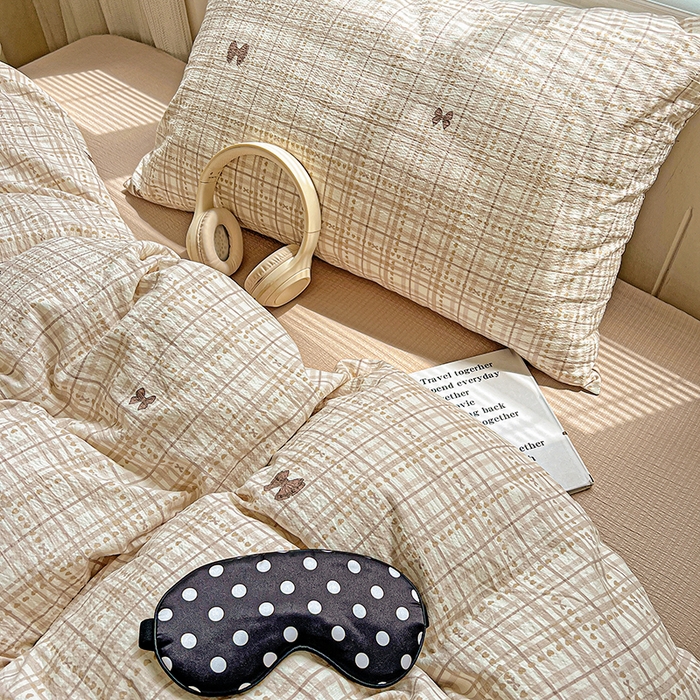 91家纺网 家纺一手货源 找家纺 金梦拉家纺 2025新款提花纱布棉双层纱皱皱纱四件套 咖调蝴蝶结