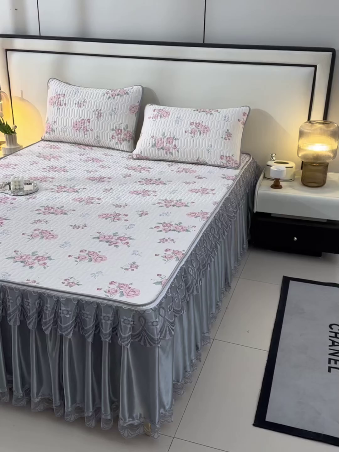 91家纺网 家纺一手货源 找家纺 牵依 2025新款胶质可拆卸床裙凉席席子 花季