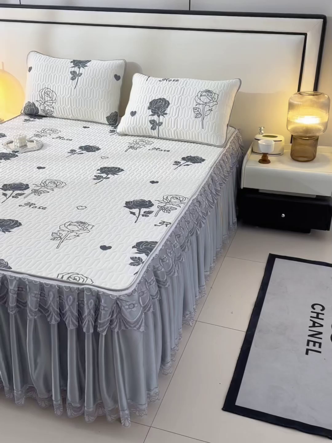 91家纺网 家纺一手货源 找家纺 牵依 2025新款胶质可拆卸床裙凉席席子 玫瑰