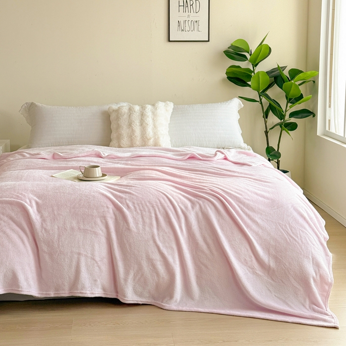 91家纺网 家纺一手货源 找家纺 （总）卡琪曼 2025新款牛奶绒抗菌防螨毛毯毯子系列