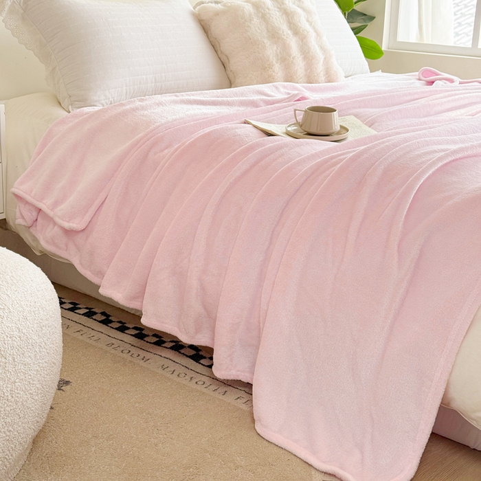 91家纺网 家纺一手货源 找家纺 卡琪曼 2025新款牛奶绒抗菌防螨毛毯毯子系列 樱花粉