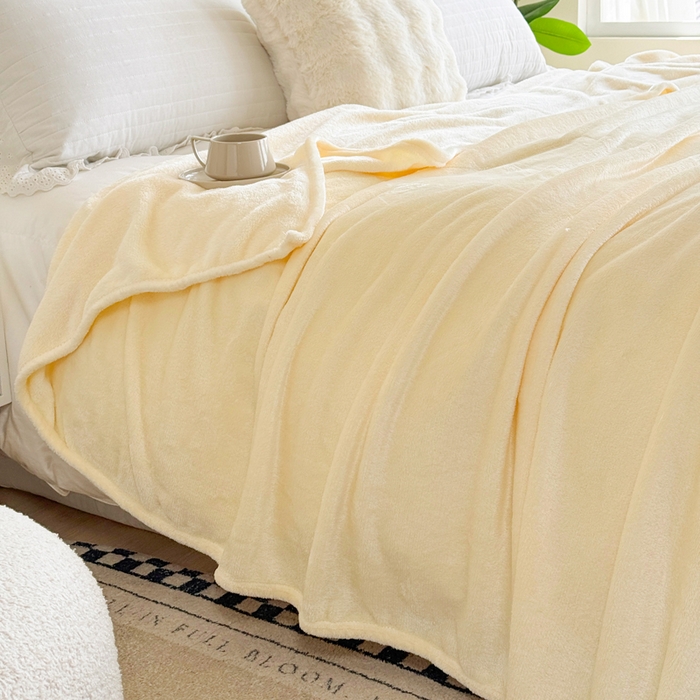 91家纺网 家纺一手货源 找家纺 卡琪曼 2025新款牛奶绒抗菌防螨毛毯毯子系列 透明黄