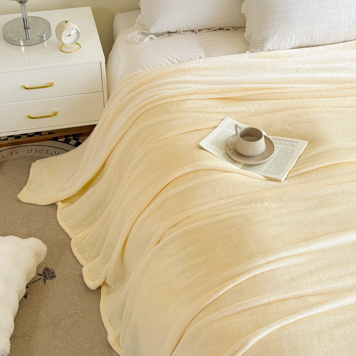 91家纺网 家纺一手货源 找家纺 卡琪曼 2025新款牛奶绒抗菌防螨毛毯毯子系列 透明黄