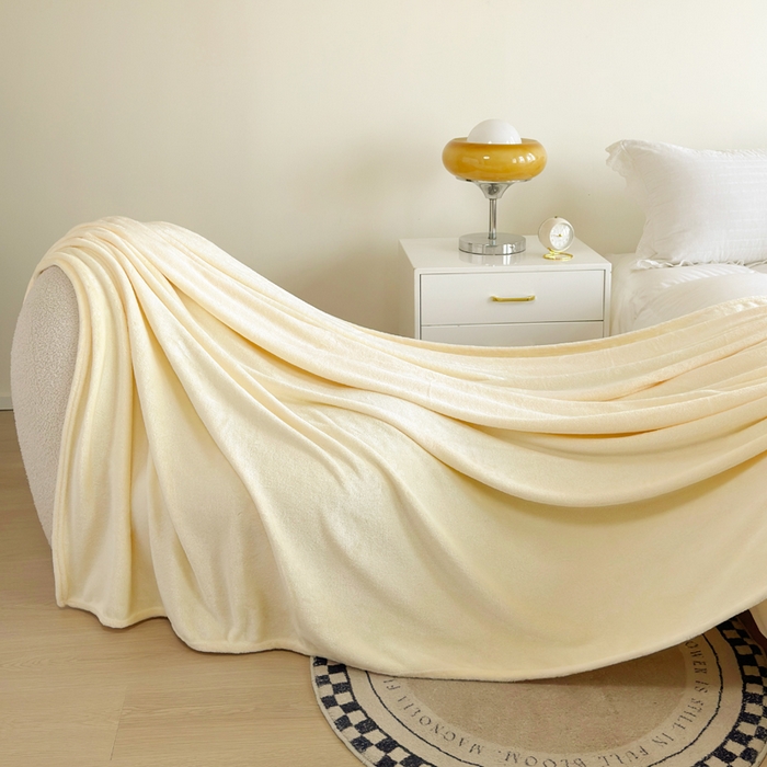 91家纺网 家纺一手货源 找家纺 卡琪曼 2025新款牛奶绒抗菌防螨毛毯毯子系列 透明黄