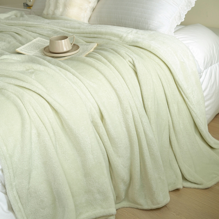 91家纺网 家纺一手货源 找家纺 卡琪曼 2025新款牛奶绒抗菌防螨毛毯毯子系列 森林绿