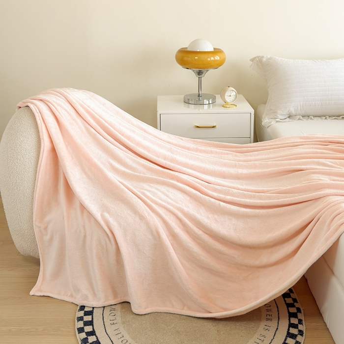 91家纺网 家纺一手货源 找家纺 卡琪曼 2025新款牛奶绒抗菌防螨毛毯毯子系列 蜜桃玉