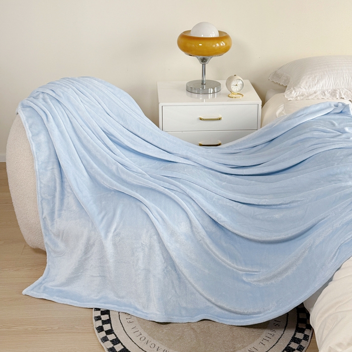 91家纺网 家纺一手货源 找家纺 卡琪曼 2025新款牛奶绒抗菌防螨毛毯毯子系列 冰融兰