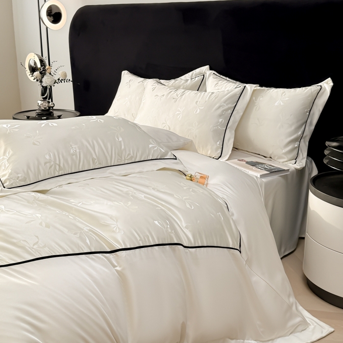 91家纺网 家纺一手货源 找家纺 狂想家 2025春夏新款亮丝提花系列四件套 伊莎奶昔白