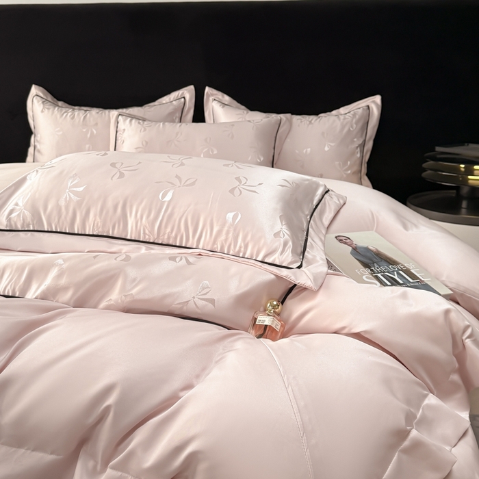 91家纺网 家纺一手货源 找家纺 狂想家 2025春夏新款亮丝提花系列四件套 伊莎轻奢粉