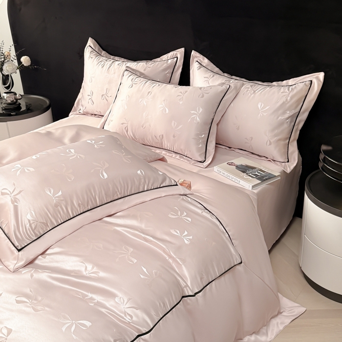 91家纺网 家纺一手货源 找家纺 狂想家 2025春夏新款亮丝提花系列四件套 伊莎轻奢粉