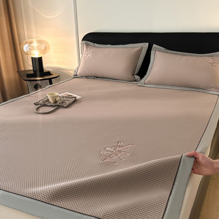 91家纺网 家纺一手货源 找家纺 （总）慕尚家纺 2025新款PE刺绣款minmin&ysl凉感席席子凉席