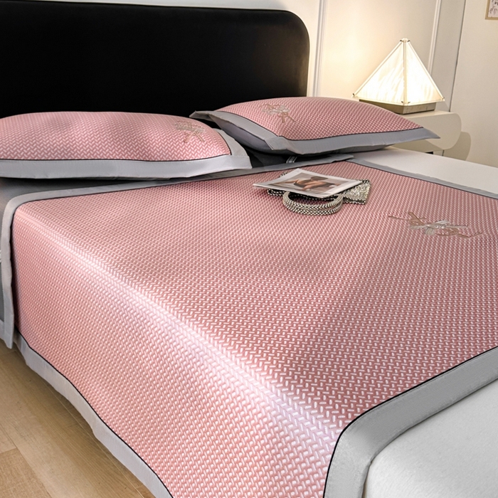 91家纺网 家纺一手货源 找家纺 慕尚家纺 2025新款PE刺绣款minmin&ysl凉感席席子凉席 ysl席 公主粉