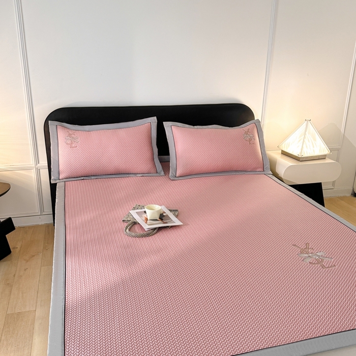 91家纺网 家纺一手货源 找家纺 慕尚家纺 2025新款PE刺绣款minmin&ysl凉感席席子凉席 ysl席 公主粉