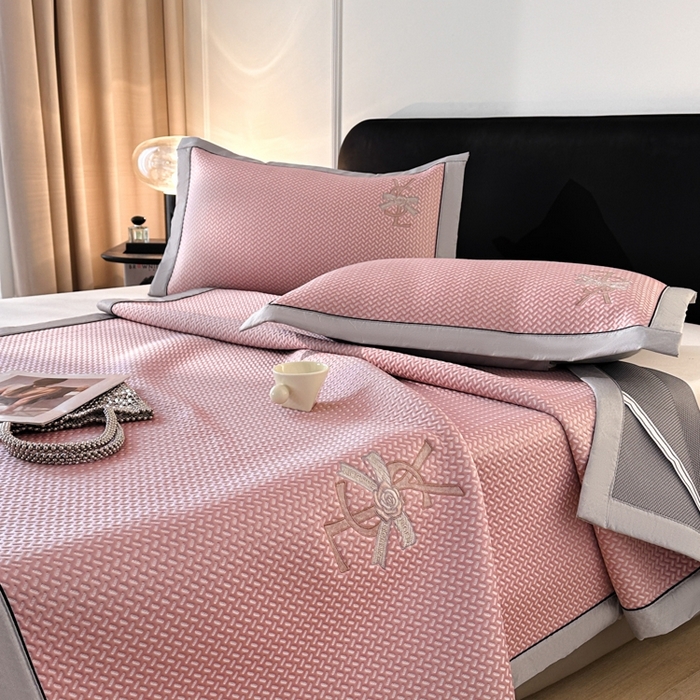 91家纺网 家纺一手货源 找家纺 慕尚家纺 2025新款PE刺绣款minmin&ysl凉感席席子凉席 ysl席 公主粉