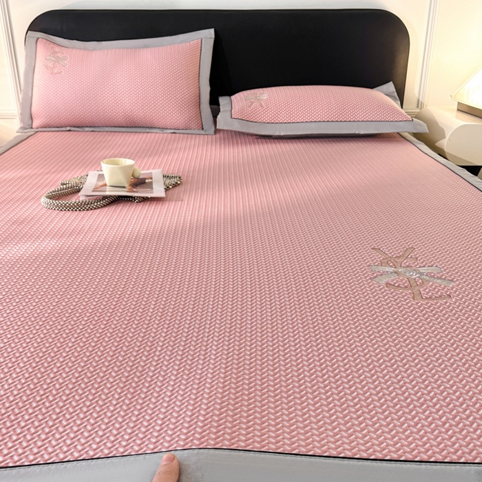 91家纺网 家纺一手货源 找家纺 慕尚家纺 2025新款PE刺绣款minmin&ysl凉感席席子凉席 ysl席 公主粉