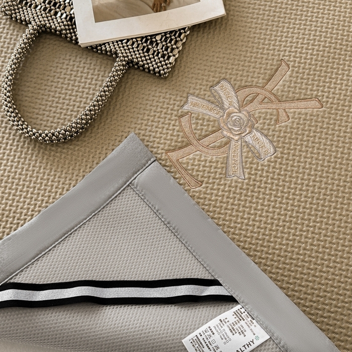 91家纺网 家纺一手货源 找家纺 慕尚家纺 2025新款PE刺绣款minmin&ysl凉感席席子凉席 ysl席 卡其