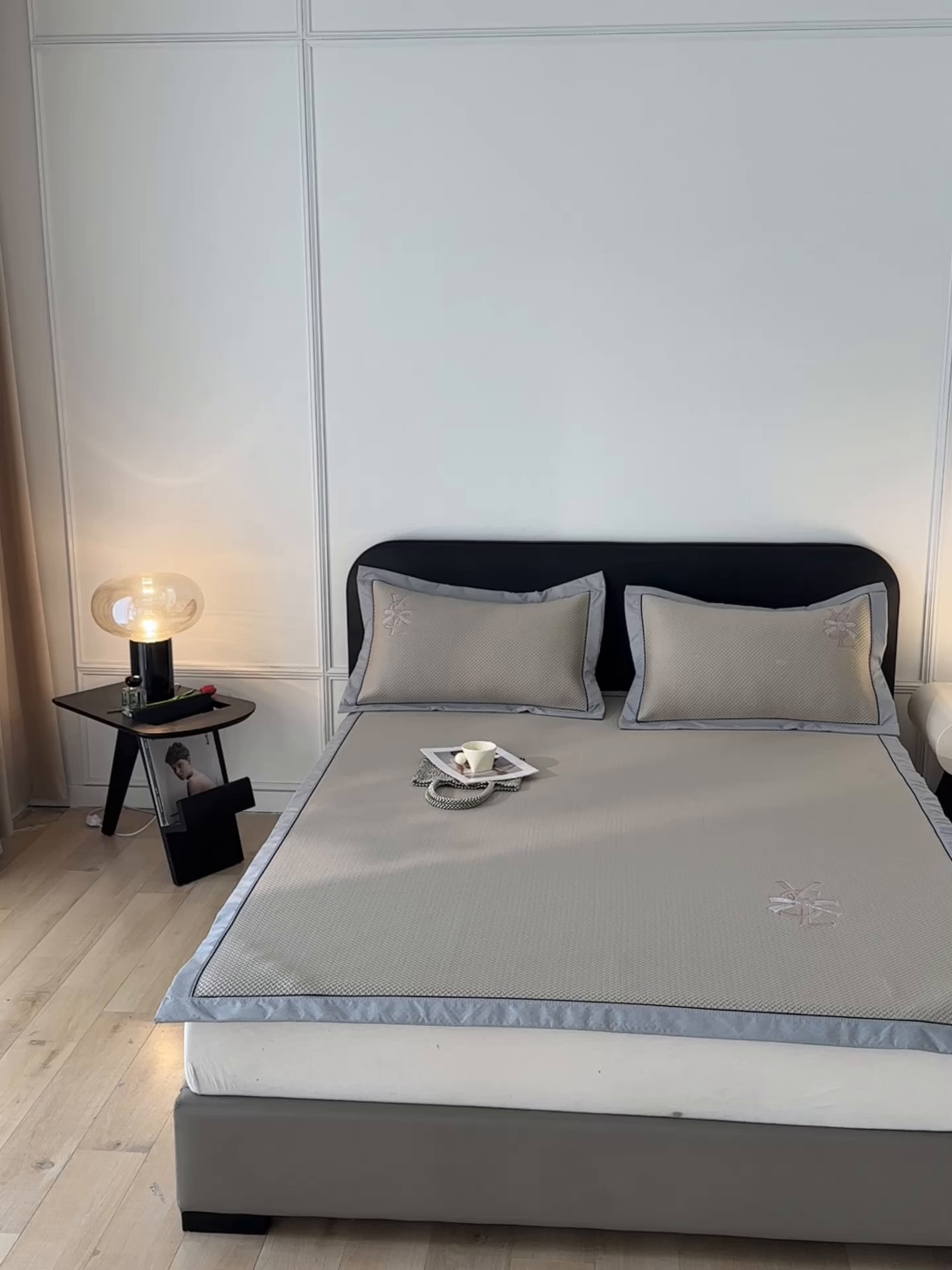 91家纺网 家纺一手货源 找家纺 慕尚家纺 2025新款PE刺绣款minmin&ysl凉感席席子凉席 ysl席 卡其