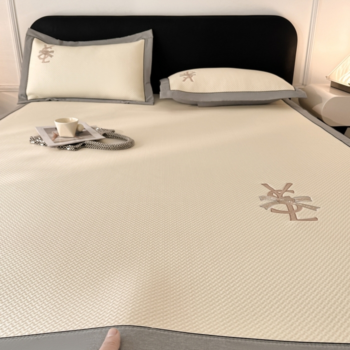 91家纺网 家纺一手货源 找家纺 慕尚家纺 2025新款PE刺绣款minmin&ysl凉感席席子凉席 ysl席 米白