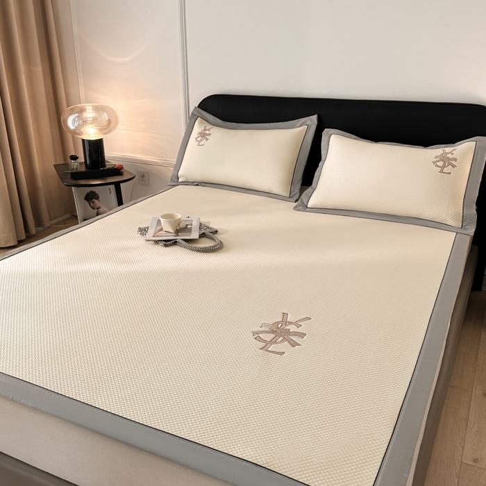 91家纺网 家纺一手货源 找家纺 慕尚家纺 2025新款PE刺绣款minmin&ysl凉感席席子凉席 ysl席 米白