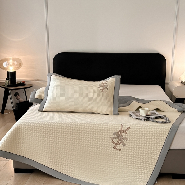 91家纺网 家纺一手货源 找家纺 慕尚家纺 2025新款PE刺绣款minmin&ysl凉感席席子凉席 ysl席 米白