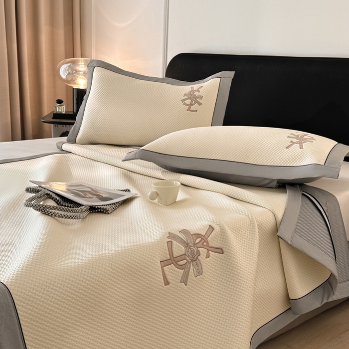 91家纺网 家纺一手货源 找家纺 慕尚家纺 2025新款PE刺绣款minmin&ysl凉感席席子凉席 ysl席 米白