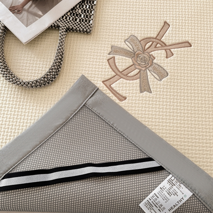 91家纺网 家纺一手货源 找家纺 慕尚家纺 2025新款PE刺绣款minmin&ysl凉感席席子凉席 ysl席 米白