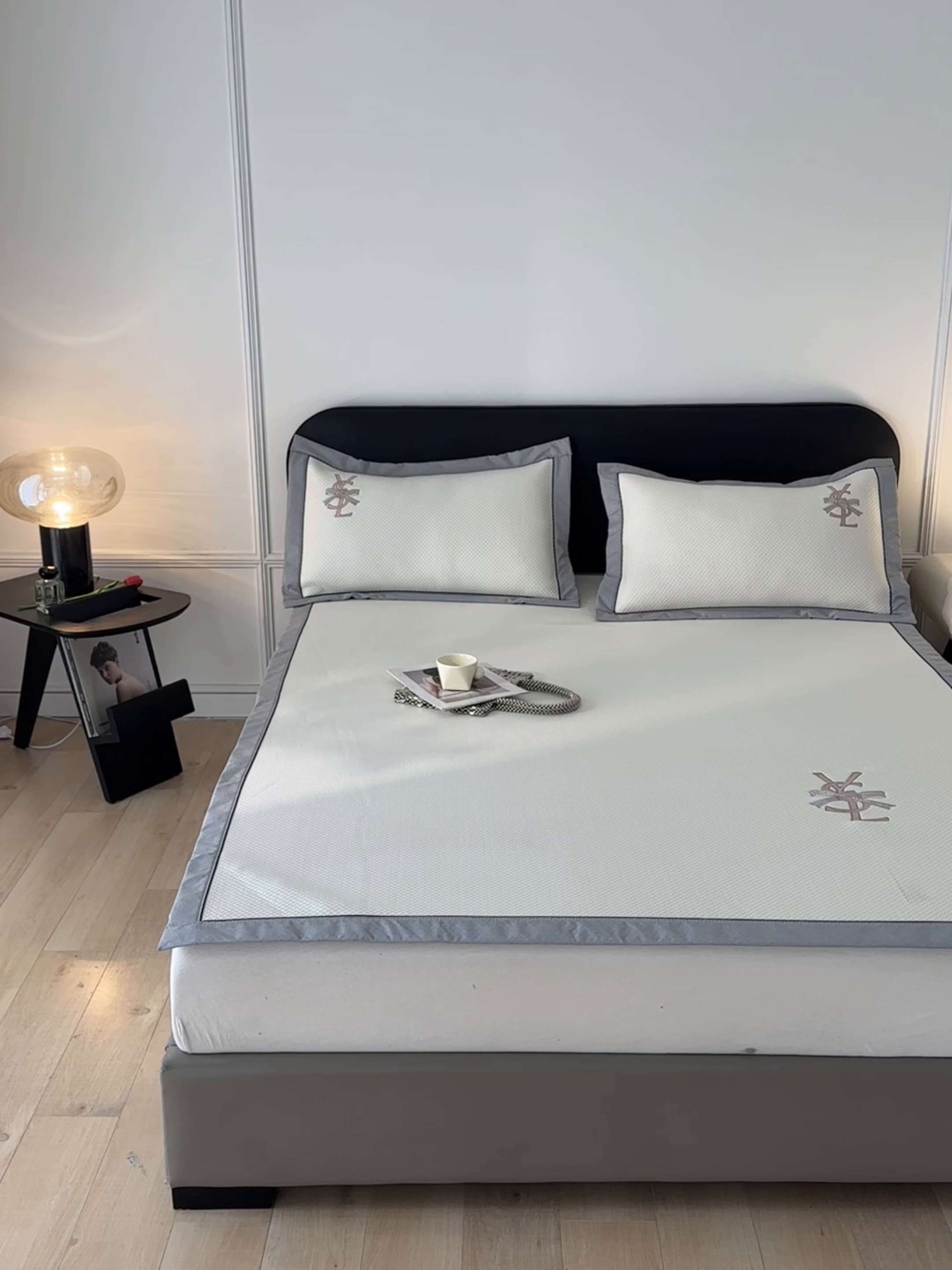 91家纺网 家纺一手货源 找家纺 慕尚家纺 2025新款PE刺绣款minmin&ysl凉感席席子凉席 ysl席 米白