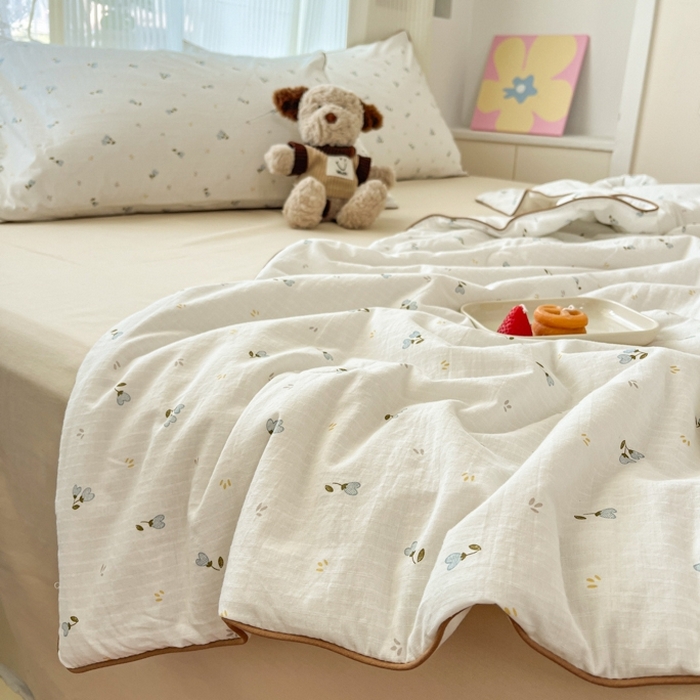 91家纺网 家纺一手货源 找家纺 慕尚家纺 2025新款全棉纯棉双层纱夏被夏凉被空调被四件套 花坊米白