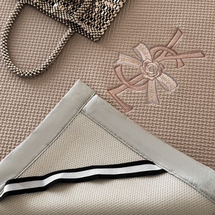 91家纺网 家纺一手货源 找家纺 慕尚家纺 2025新款PE刺绣款minmin&ysl凉感席席子凉席 ysl席 浅咖