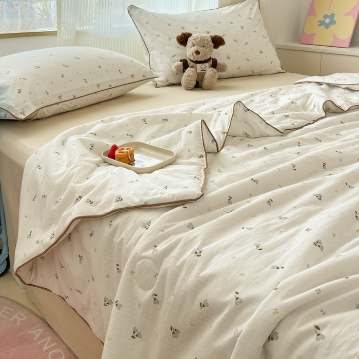91家纺网 家纺一手货源 找家纺 慕尚家纺 2025新款全棉纯棉双层纱夏被夏凉被空调被四件套 花坊米白