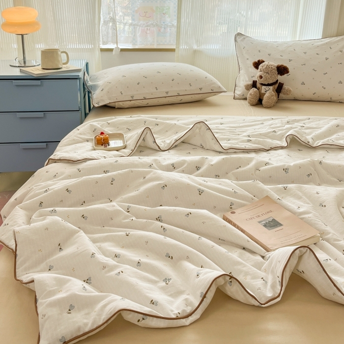 91家纺网 家纺一手货源 找家纺 慕尚家纺 2025新款全棉纯棉双层纱夏被夏凉被空调被四件套 花坊米白