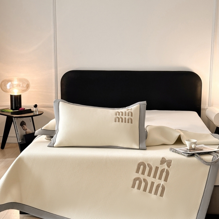 91家纺网 家纺一手货源 找家纺 慕尚家纺 2025新款PE刺绣款minmin&ysl凉感席席子凉席 缪席  米白