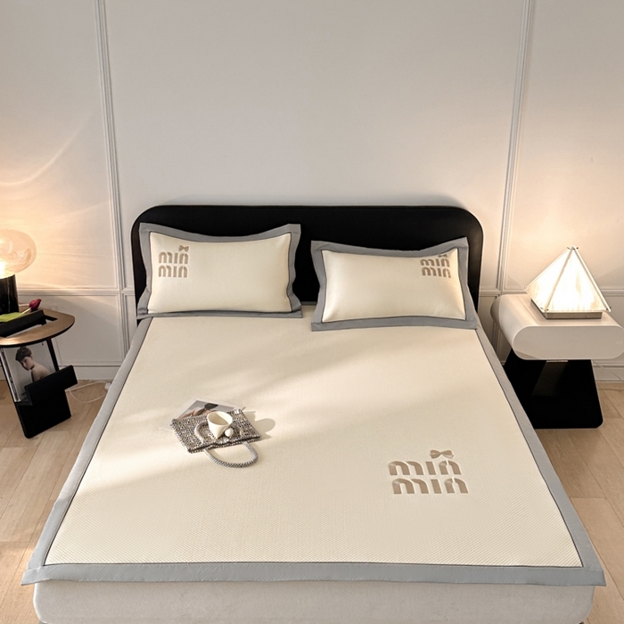 91家纺网 家纺一手货源 找家纺 慕尚家纺 2025新款PE刺绣款minmin&ysl凉感席席子凉席 缪席  米白